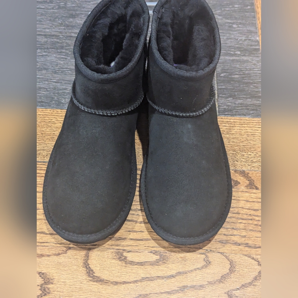 UGG Boot - Picture 7 of 10
